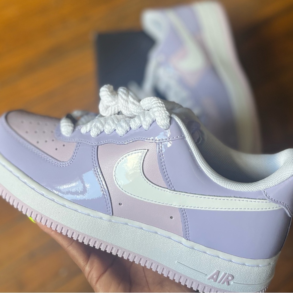 Nike Air Force 1 '07 LV8 in Hydrangeas and White - Picture 8 of 13